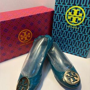 Tory Burch Teal Flats with Gold Emblem size 7